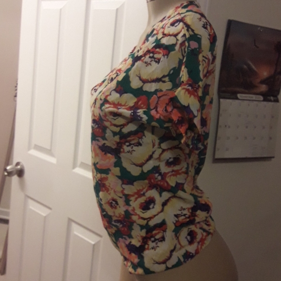 Floral Junior's Blouse XS - Picture 3 of 4